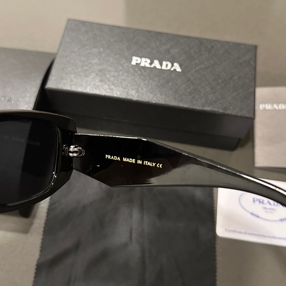 Prada Women's Black Sunglasses - Picture 4 of 6
